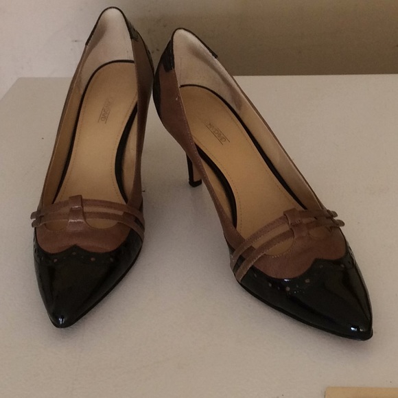 Circa by Joan and David Oxford Pump - Picture 1 of 9